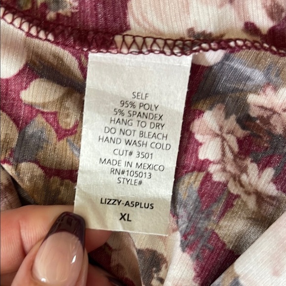 Dear Scarlett - Wrinkle Free Bulgari - Burgundy Floral Top - Size XL - Picture 5 of 5